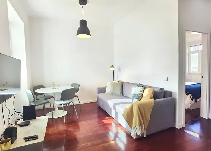 Castle View, Two Bedroom Apartment *